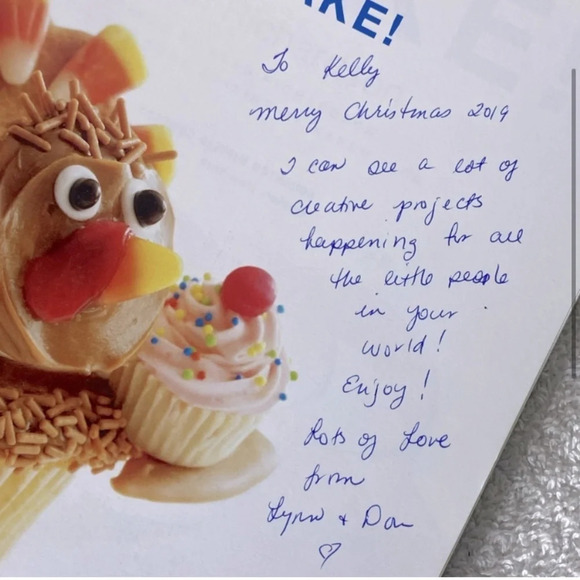 Karen  Tack & Alan Richardson Hello, Cupcake! Cookbook - Picture 3 of 11